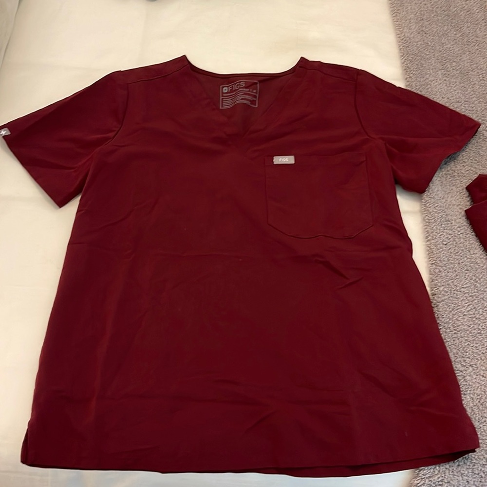 Figs scrub top